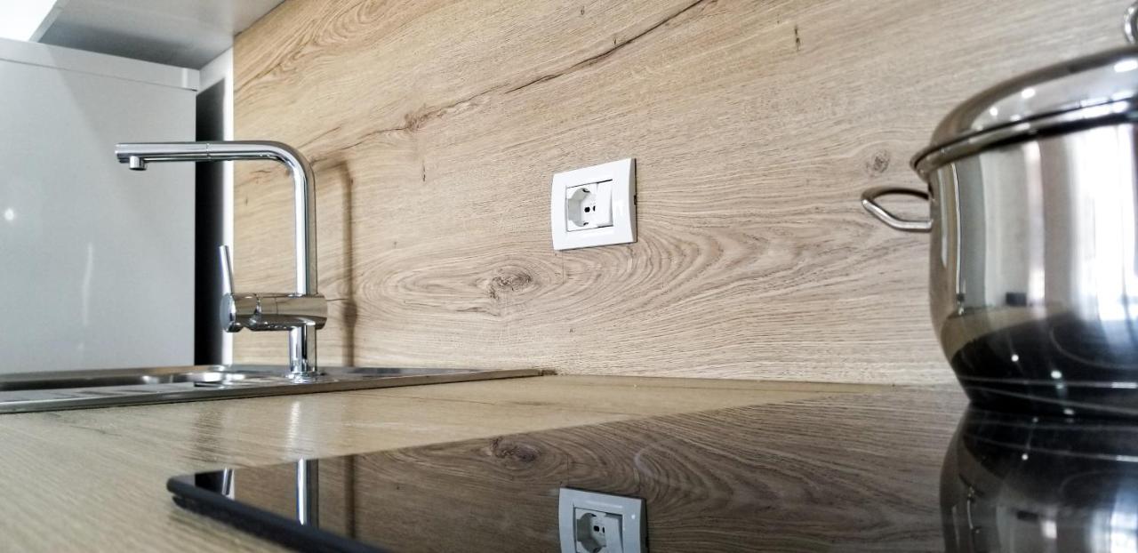 City Center Cute And Comfy Apartment - Ajia Apartments Tirana Esterno foto