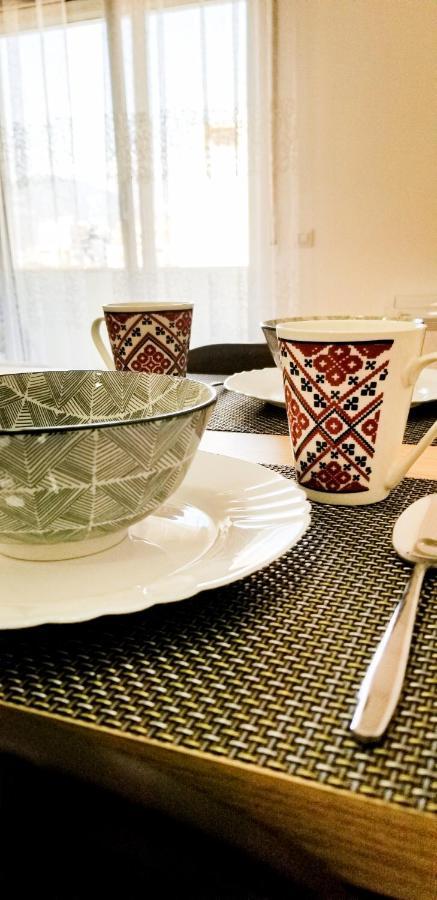 City Center Cute And Comfy Apartment - Ajia Apartments Tirana Esterno foto