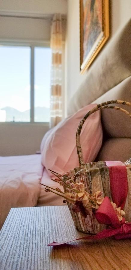 City Center Cute And Comfy Apartment - Ajia Apartments Tirana Esterno foto