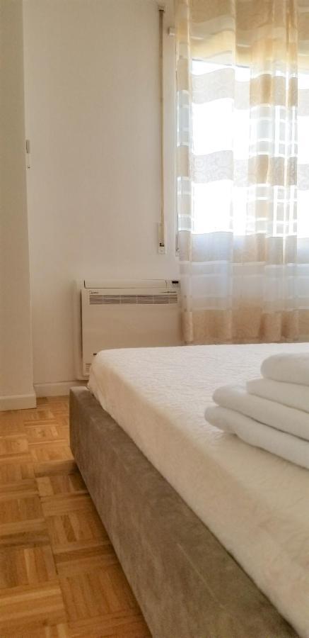 City Center Cute And Comfy Apartment - Ajia Apartments Tirana Esterno foto
