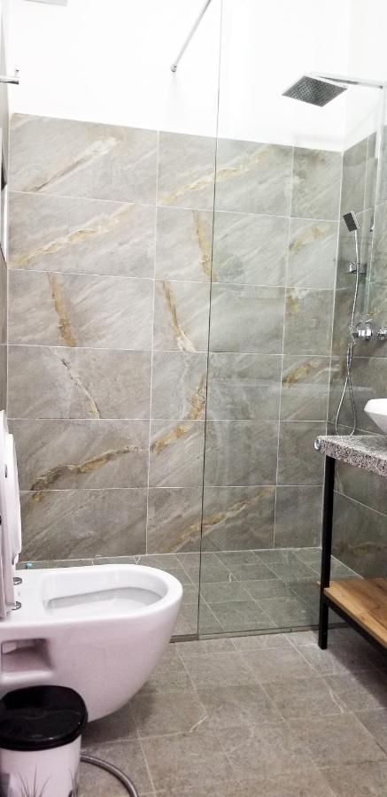 City Center Cute And Comfy Apartment - Ajia Apartments Tirana Esterno foto