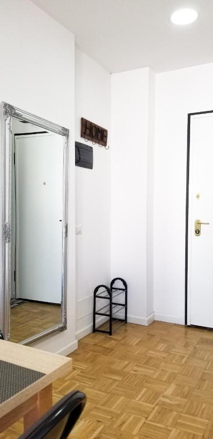 City Center Cute And Comfy Apartment - Ajia Apartments Tirana Esterno foto