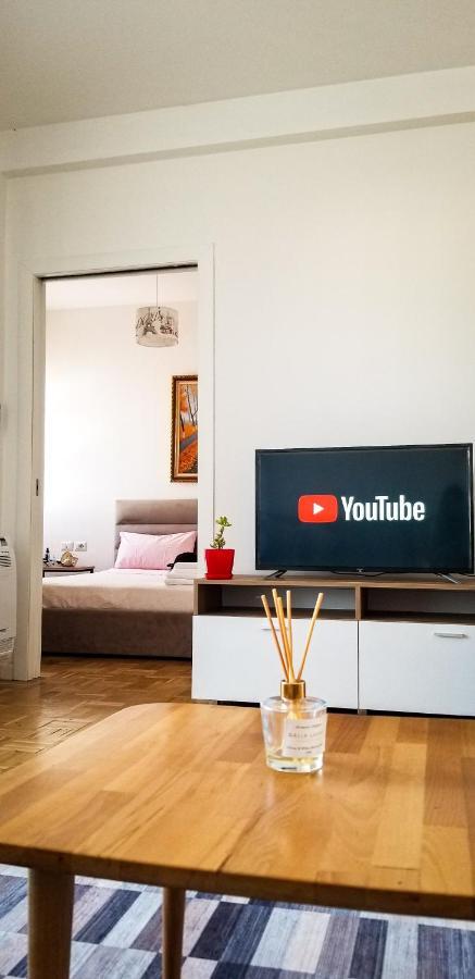 City Center Cute And Comfy Apartment - Ajia Apartments Tirana Esterno foto