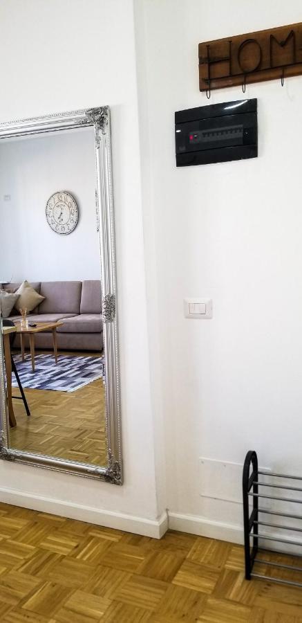 City Center Cute And Comfy Apartment - Ajia Apartments Tirana Esterno foto