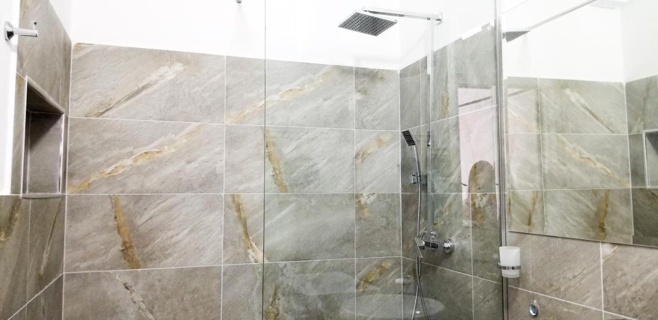 City Center Cute And Comfy Apartment - Ajia Apartments Tirana Esterno foto