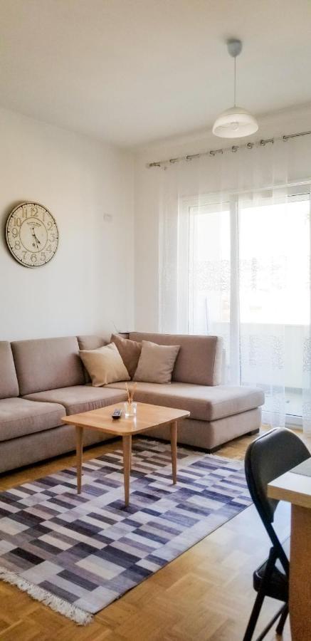 City Center Cute And Comfy Apartment - Ajia Apartments Tirana Esterno foto