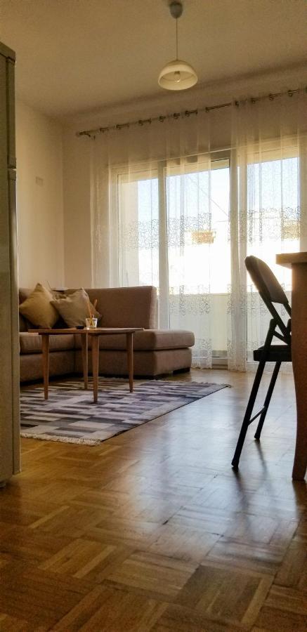 City Center Cute And Comfy Apartment - Ajia Apartments Tirana Esterno foto
