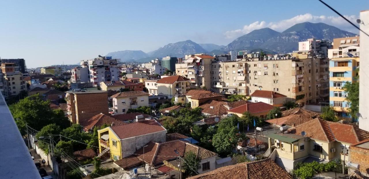City Center Cute And Comfy Apartment - Ajia Apartments Tirana Esterno foto